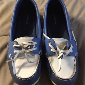 Size 6 boat shoes